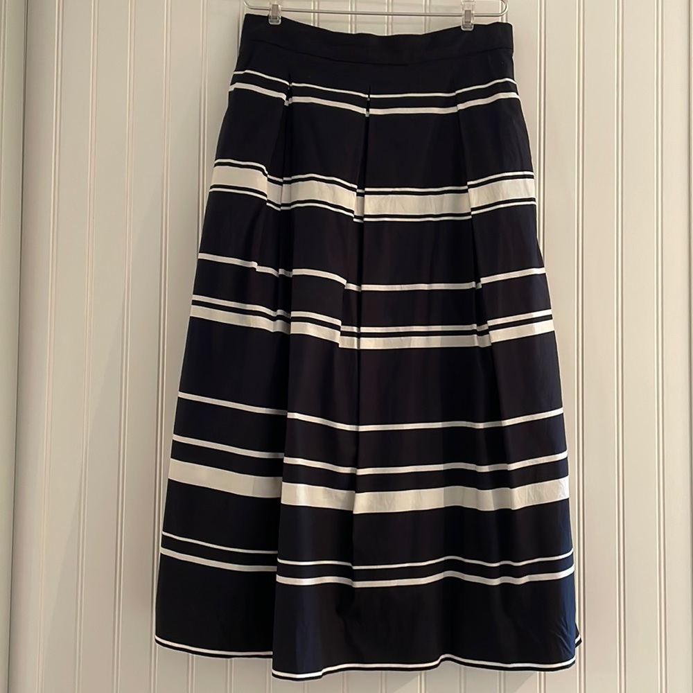 Ann Taylor A line, Midi skirt~~ size 6